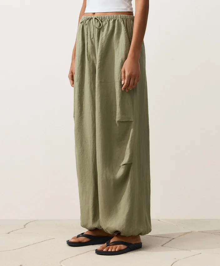 Cargo-Bloomer-Hose aus 100 % Leinen Cargo-Bloomer-Hose aus 100 % Leinen