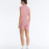 Comfortlux Gestreifter kurzer Jumpsuit mit Shorts Comfortlux Gestreifter kurzer Jumpsuit mit Shorts