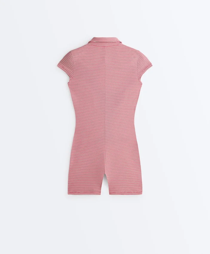 Comfortlux Gestreifter kurzer Jumpsuit mit Shorts Comfortlux Gestreifter kurzer Jumpsuit mit Shorts