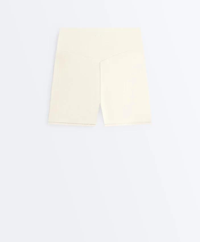 Comfortlux Hotpants mit hoher Taille (10 cm) und Ajour-Detail Comfortlux Hotpants mit hoher Taille (10 cm) und Ajour-Detail