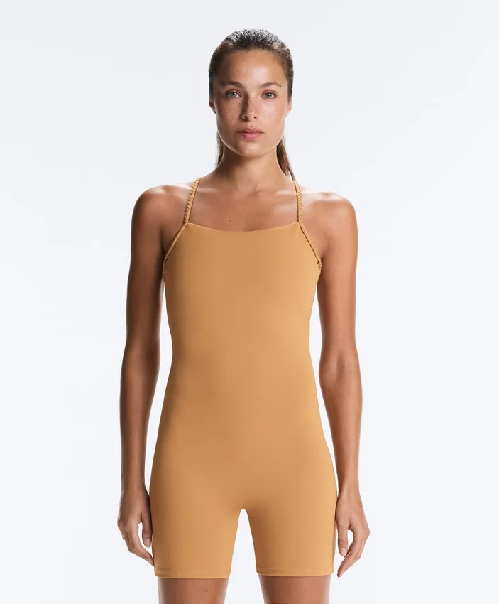 Comfortlux-Jumpsuit mit geflochtenen Trägern an den Shorts Comfortlux-Jumpsuit mit geflochtenen Trägern an den Shorts