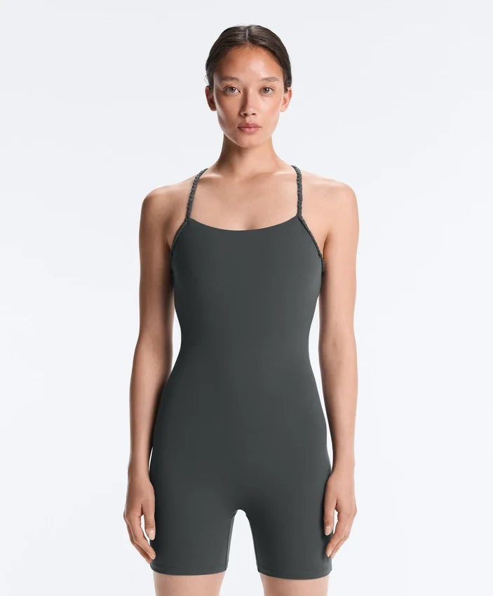 Comfortlux-Jumpsuit mit geflochtenen Trägern an den Shorts Comfortlux-Jumpsuit mit geflochtenen Trägern an den Shorts