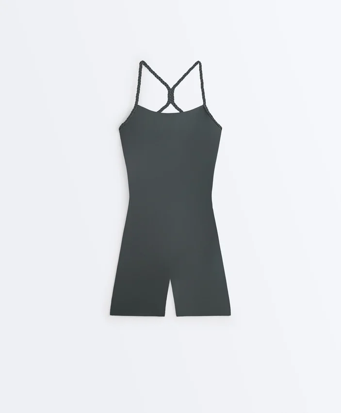Comfortlux-Jumpsuit mit geflochtenen Trägern an den Shorts Comfortlux-Jumpsuit mit geflochtenen Trägern an den Shorts