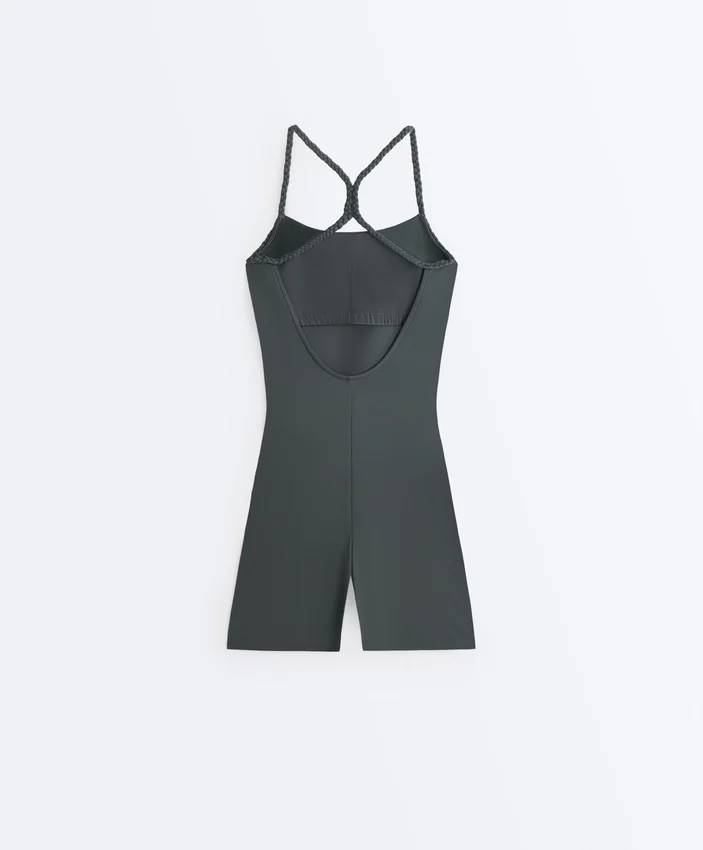 Comfortlux-Jumpsuit mit geflochtenen Trägern an den Shorts Comfortlux-Jumpsuit mit geflochtenen Trägern an den Shorts