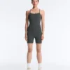 Comfortlux-Jumpsuit mit geflochtenen Trägern an den Shorts Comfortlux-Jumpsuit mit geflochtenen Trägern an den Shorts