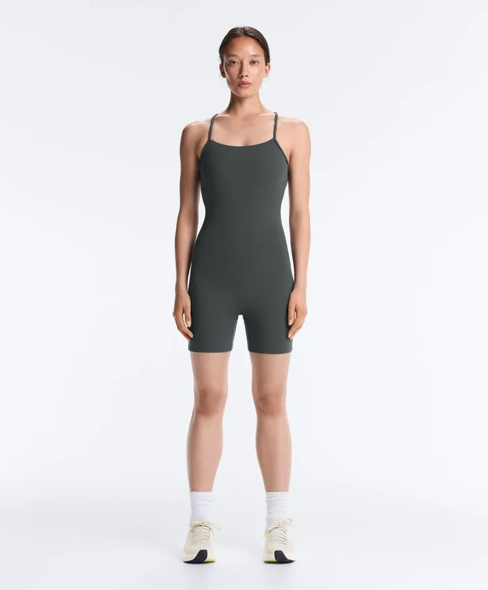 Comfortlux-Jumpsuit mit geflochtenen Trägern an den Shorts Comfortlux-Jumpsuit mit geflochtenen Trägern an den Shorts