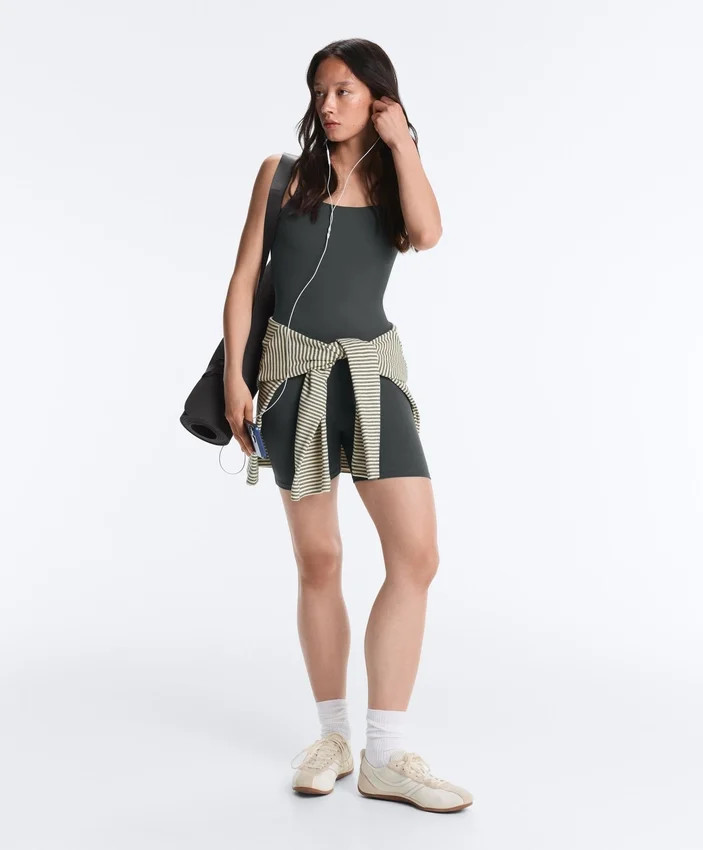 Comfortlux-Jumpsuit mit geflochtenen Trägern an den Shorts Comfortlux-Jumpsuit mit geflochtenen Trägern an den Shorts