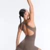 Comfortlux Kurzer Jumpsuit mit gekreuzten Trägern Comfortlux Kurzer Jumpsuit mit gekreuzten Trägern