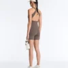 Comfortlux Kurzer Jumpsuit mit gekreuzten Trägern Comfortlux Kurzer Jumpsuit mit gekreuzten Trägern