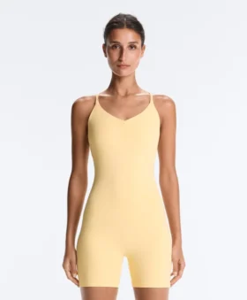 Comfortlux Kurzer Jumpsuit mit Knotendetail