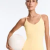 Comfortlux Kurzer Jumpsuit mit Knotendetail