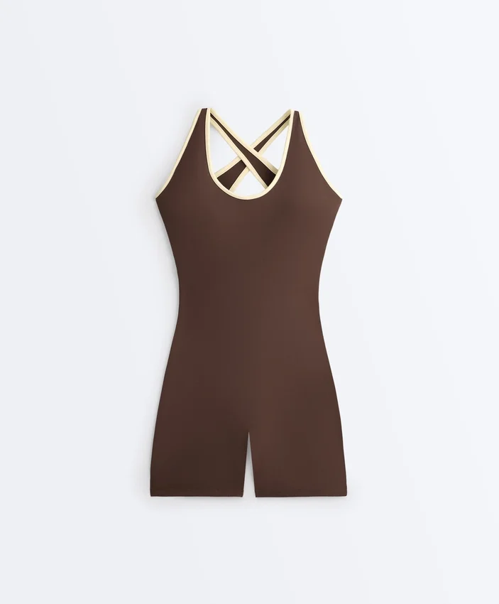Comfortlux Kurzer Jumpsuit mit Kontrast Comfortlux Kurzer Jumpsuit mit Kontrast
