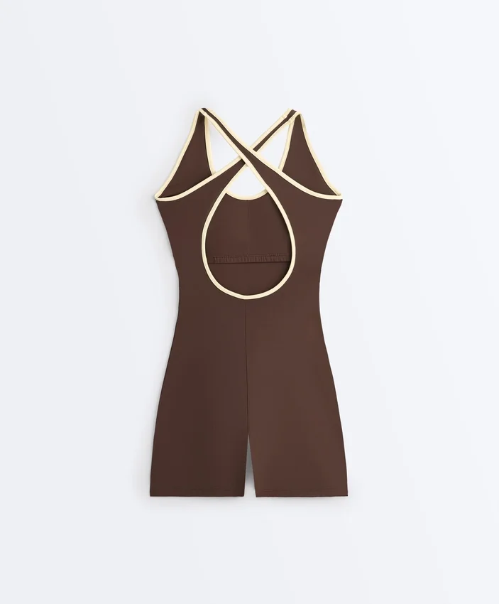 Comfortlux Kurzer Jumpsuit mit Kontrast Comfortlux Kurzer Jumpsuit mit Kontrast