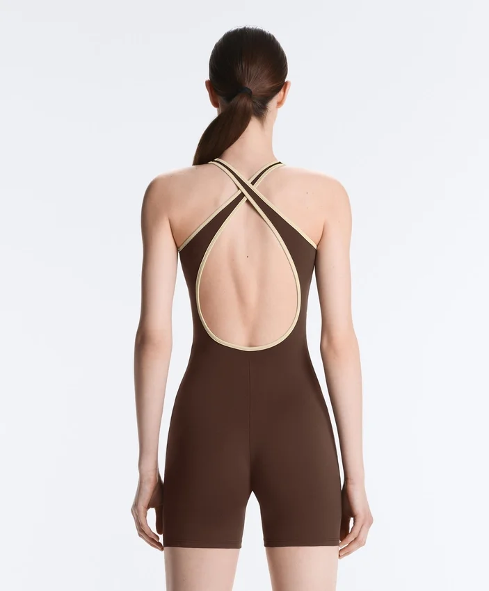 Comfortlux Kurzer Jumpsuit mit Kontrast Comfortlux Kurzer Jumpsuit mit Kontrast