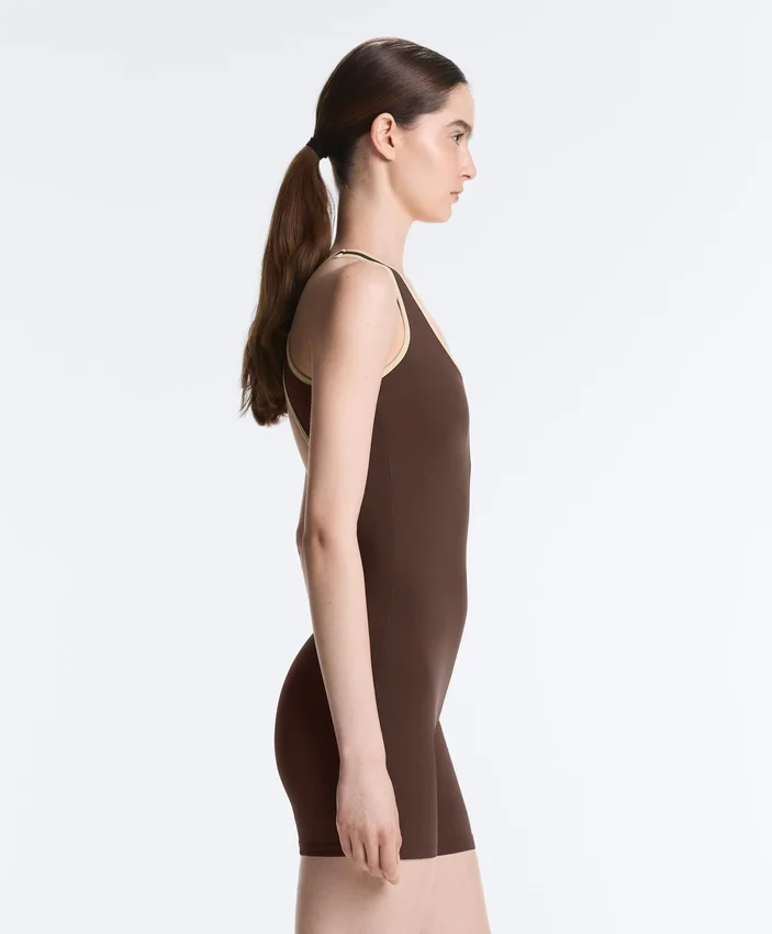Comfortlux Kurzer Jumpsuit mit Kontrast Comfortlux Kurzer Jumpsuit mit Kontrast