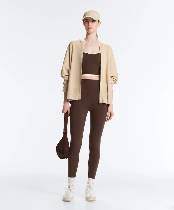 Comfortlux Top mit kontrastierendem, gekreuztem Rücken Comfortlux Top mit kontrastierendem, gekreuztem Rücken