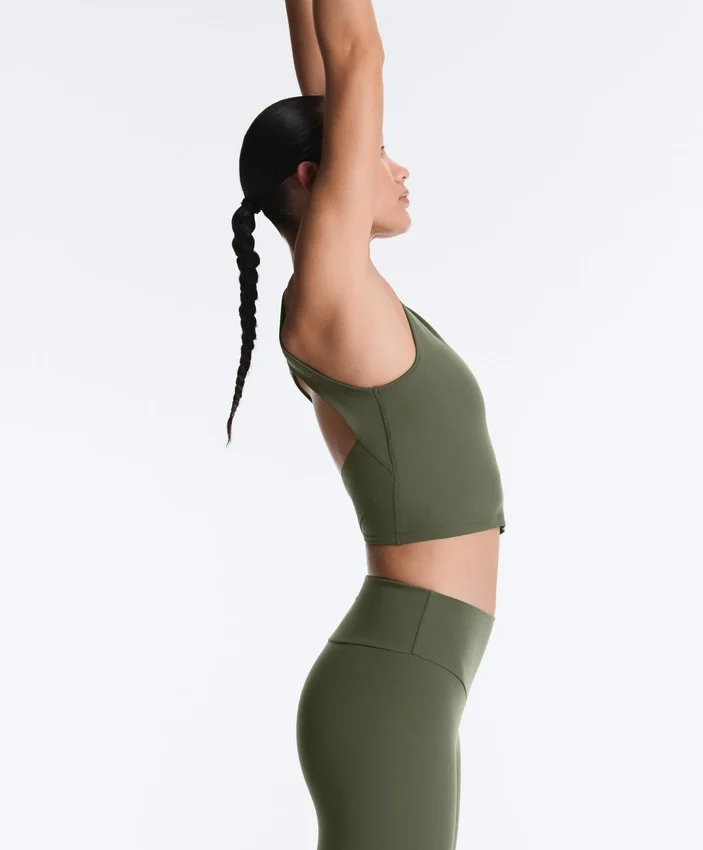 Comfortlux Tops mit offenem Rücken und Neckholder Comfortlux Tops mit offenem Rücken und Neckholder