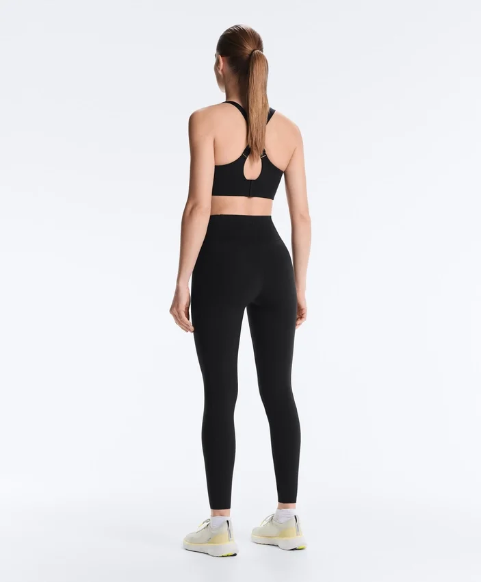 Compressive Leggings in Knöchellänge mit hoher Taille und Tasche Compressive Leggings in Knöchellänge mit hoher Taille und Tasche
