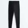 Compressive Leggings in Knöchellänge mit hoher Taille und Tasche Compressive Leggings in Knöchellänge mit hoher Taille und Tasche