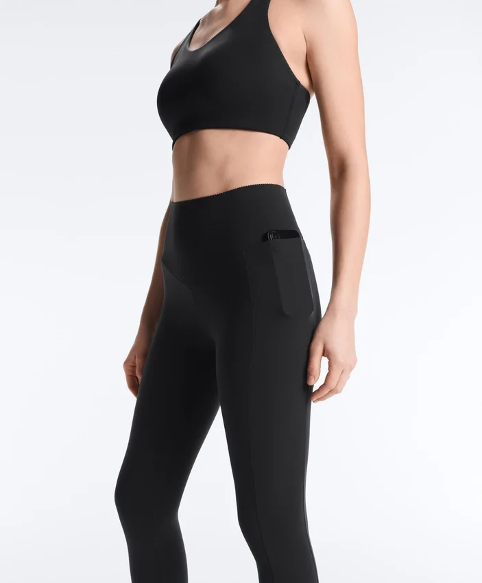 Compressive Leggings in Knöchellänge mit hoher Taille und Tasche Compressive Leggings in Knöchellänge mit hoher Taille und Tasche