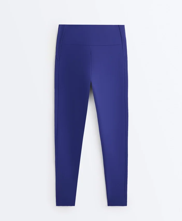 Compressive Leggings mit hoher Taille, reflektierenden Details und knöchellanger Passform Compressive Leggings mit hoher Taille, reflektierenden Details und knöchellanger Passform