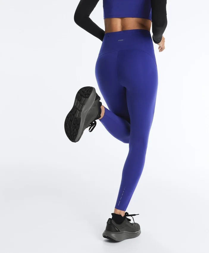 Compressive Leggings mit hoher Taille, reflektierenden Details und knöchellanger Passform Compressive Leggings mit hoher Taille, reflektierenden Details und knöchellanger Passform