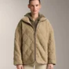Diamantgesteppte Jacke aus Lammfell Diamantgesteppte Jacke aus Lammfell