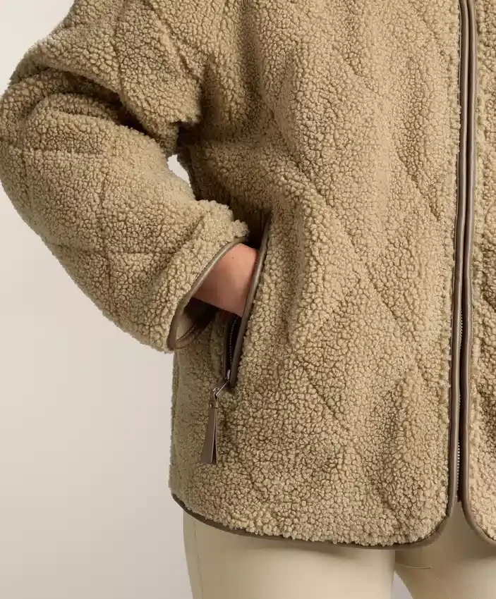 Diamantgesteppte Jacke aus Lammfell Diamantgesteppte Jacke aus Lammfell