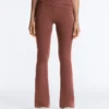 Drapierte, hoch taillierte Comfortlux-Hose mit ausgestelltem Bein Drapierte, hoch taillierte Comfortlux-Hose mit ausgestelltem Bein