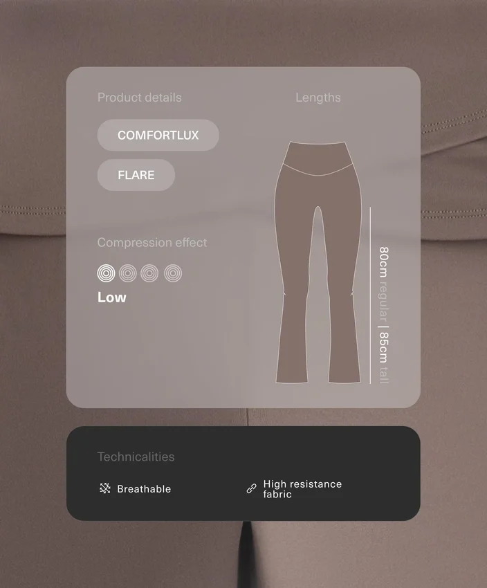 Drapierte, hoch taillierte Comfortlux-Hose mit ausgestelltem Bein Drapierte, hoch taillierte Comfortlux-Hose mit ausgestelltem Bein