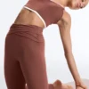 Drapierte, hoch taillierte Comfortlux-Hose mit ausgestelltem Bein Drapierte, hoch taillierte Comfortlux-Hose mit ausgestelltem Bein
