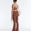 Drapierte, hoch taillierte Comfortlux-Hose mit ausgestelltem Bein Drapierte, hoch taillierte Comfortlux-Hose mit ausgestelltem Bein