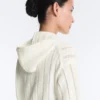 Durchbrochene Strickjacke mit Kapuze Durchbrochene Strickjacke mit Kapuze