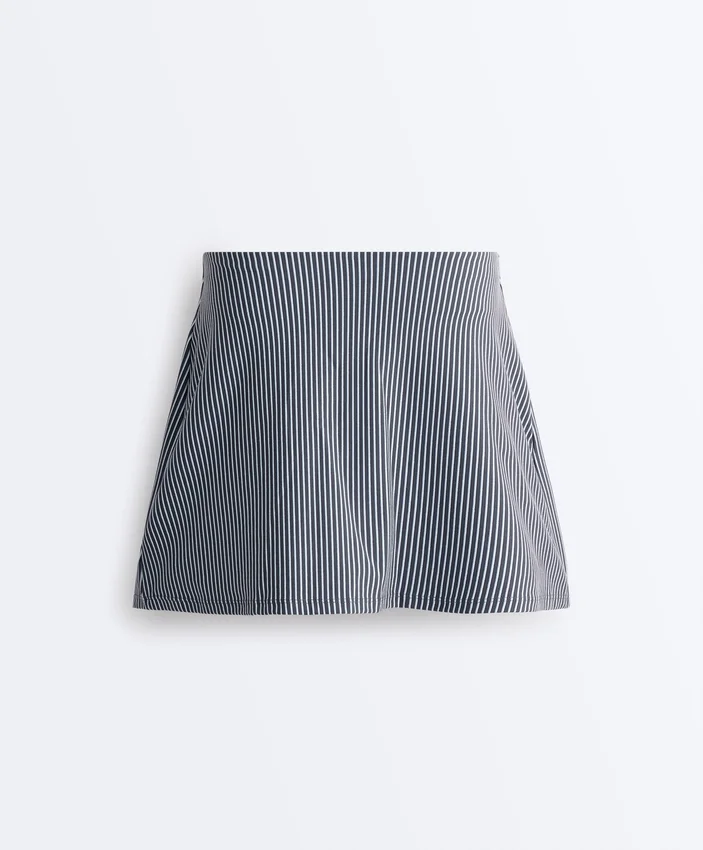 Evermove High Rise Striped Shorts Evermove High Rise Striped Shorts