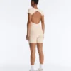 Evermove-Jumpsuit mit quadratischem Ausschnitt an den Shorts