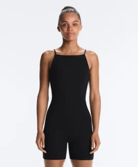 Evermove Kurzer Jumpsuit mit offenem Rücken aus Shorts Evermove Kurzer Jumpsuit mit offenem Rücken aus Shorts