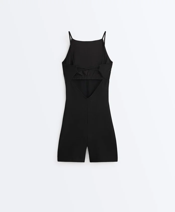 Evermove Kurzer Jumpsuit mit offenem Rücken aus Shorts Evermove Kurzer Jumpsuit mit offenem Rücken aus Shorts