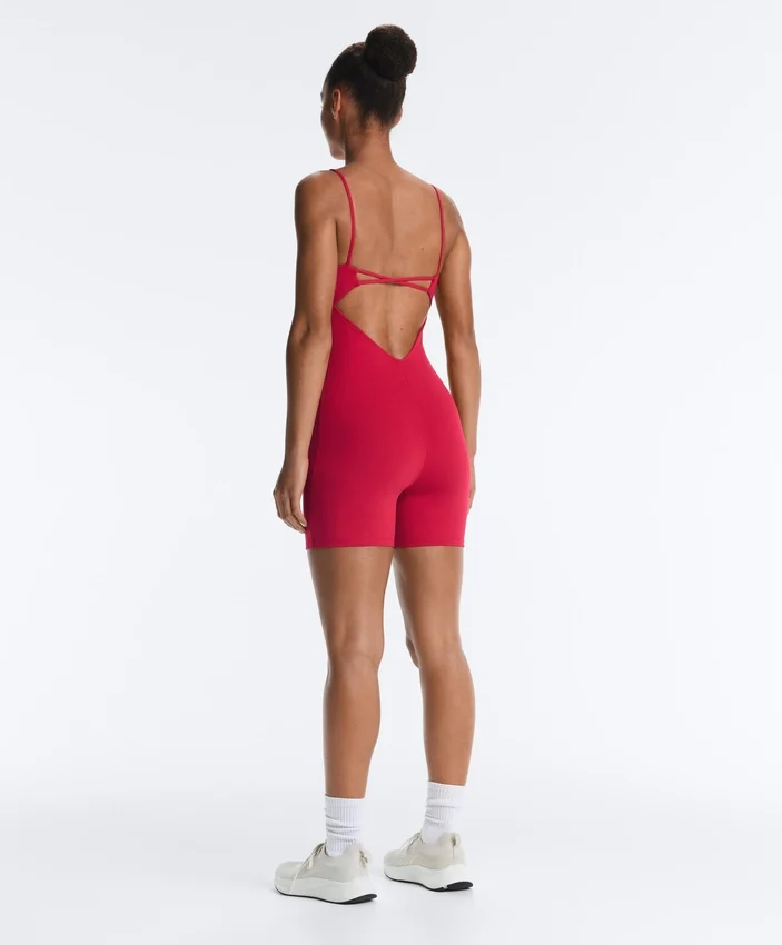 Evermove Kurzer Jumpsuit mit offenem Rücken aus Shorts Evermove Kurzer Jumpsuit mit offenem Rücken aus Shorts