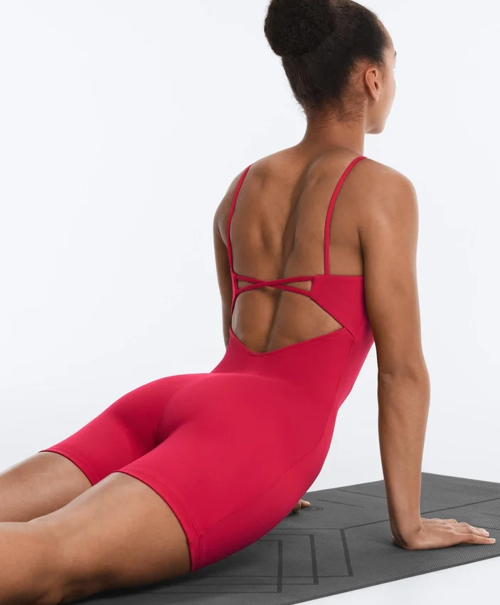 Evermove Kurzer Jumpsuit mit offenem Rücken aus Shorts Evermove Kurzer Jumpsuit mit offenem Rücken aus Shorts