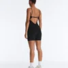 Evermove Kurzer Jumpsuit mit offenem Rücken aus Shorts Evermove Kurzer Jumpsuit mit offenem Rücken aus Shorts
