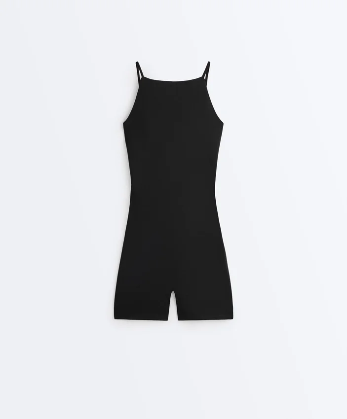 Evermove Kurzer Jumpsuit mit offenem Rücken aus Shorts Evermove Kurzer Jumpsuit mit offenem Rücken aus Shorts