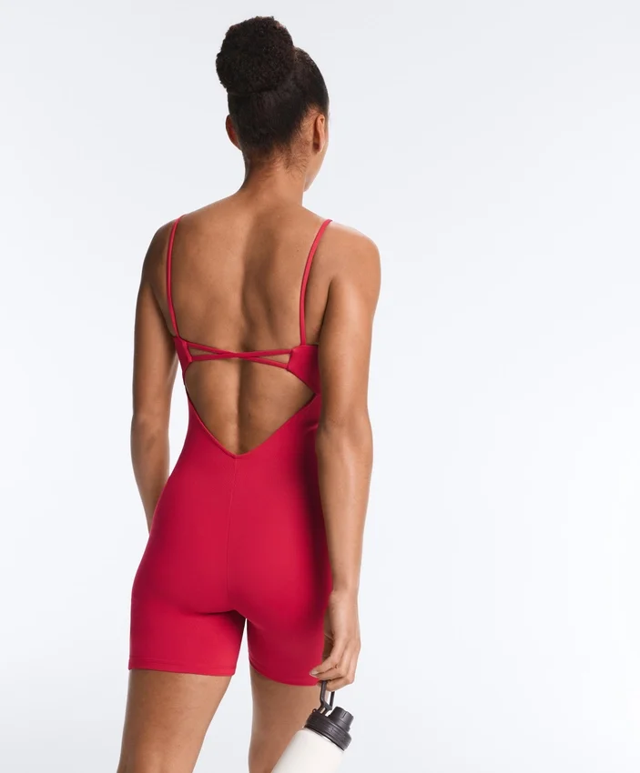 Evermove Kurzer Jumpsuit mit offenem Rücken aus Shorts Evermove Kurzer Jumpsuit mit offenem Rücken aus Shorts