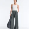Fließende Hose mit plissierter Taille aus Modal-Mischgewebe Fließende Hose mit plissierter Taille aus Modal-Mischgewebe