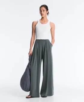 Fließende Hose mit plissierter Taille aus Modal-Mischgewebe