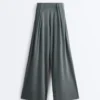 Fließende Hose mit plissierter Taille aus Modal-Mischgewebe Fließende Hose mit plissierter Taille aus Modal-Mischgewebe