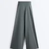 Fließende Hose mit plissierter Taille aus Modal-Mischgewebe Fließende Hose mit plissierter Taille aus Modal-Mischgewebe