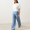 Gerade geschnittene Hose aus 100 % Leinen mit umgeschlagenem Bund Gerade geschnittene Hose aus 100 % Leinen mit umgeschlagenem Bund