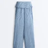 Gerade geschnittene Hose aus 100 % Leinen mit umgeschlagenem Bund Gerade geschnittene Hose aus 100 % Leinen mit umgeschlagenem Bund