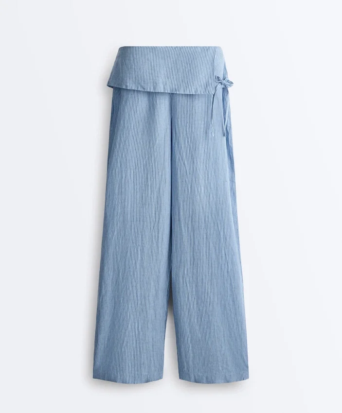 Gerade geschnittene Hose aus 100 % Leinen mit umgeschlagenem Bund Gerade geschnittene Hose aus 100 % Leinen mit umgeschlagenem Bund