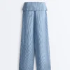 Gerade geschnittene Hose aus 100 % Leinen mit umgeschlagenem Bund Gerade geschnittene Hose aus 100 % Leinen mit umgeschlagenem Bund